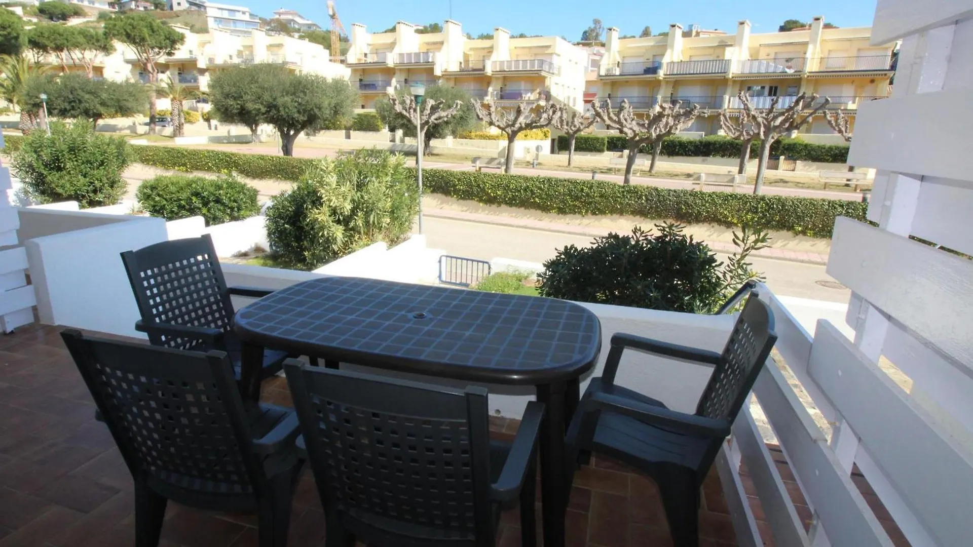 Apartamento Soleado A 50M De La Playa Con Jardin Y Terraza - Llanca - Es-228-1 0*,  Španělsko